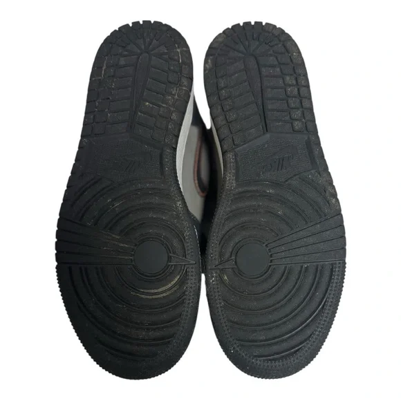 Nike Jordan 1 Mid SE Shoes Boys SZ. 5.5Y Black Grey Basketball Sneak. FQ8341-017